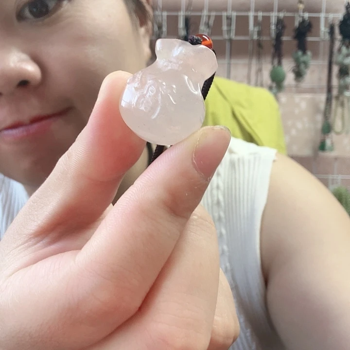 颈饰未镶嵌石英质玉