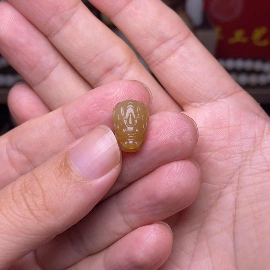 明***清和田玉（糖玉）未镶嵌颈饰