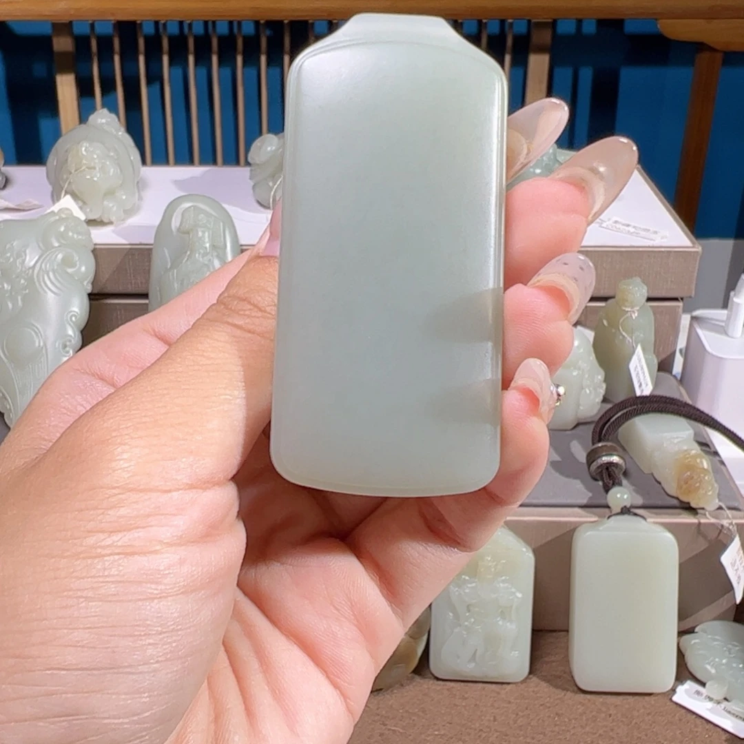 颈饰未镶嵌和田玉（糖玉）