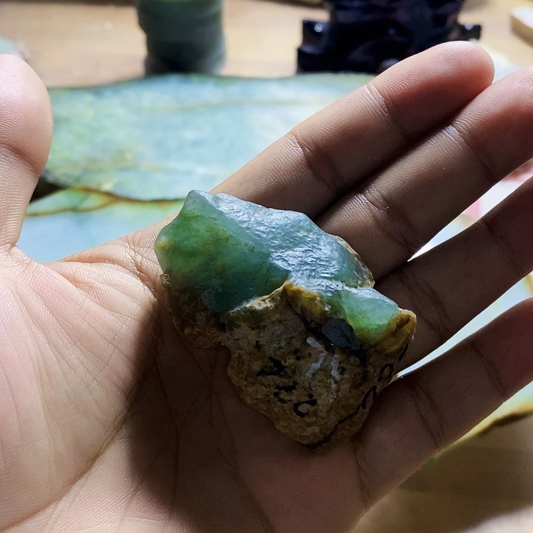 表***粒未镶嵌定制翡翠翡翠片料