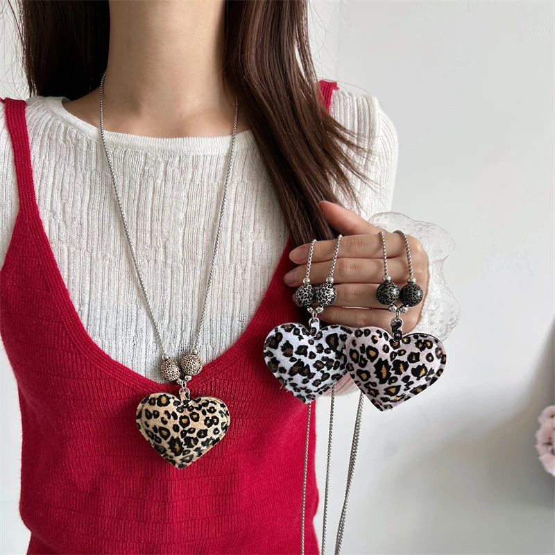合金项链 X5935-1长款豹纹爱心项链时尚百搭复古小众气质毛衣链