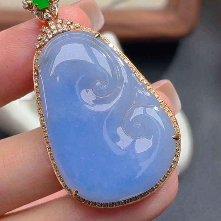 颈饰18K金镶嵌翡翠