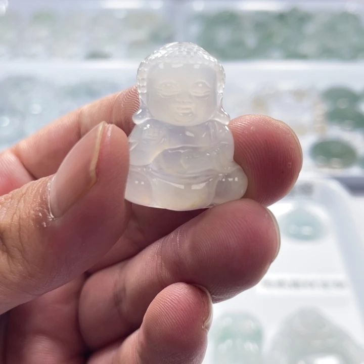 翡翠未镶嵌颈饰宝宝佛