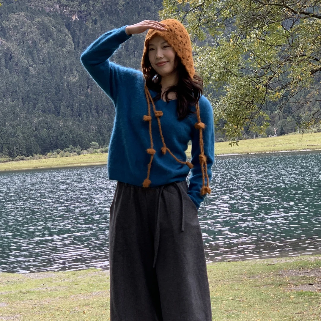 【梨花服饰】V领彩色拉毛毛衣