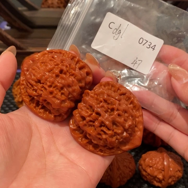 孓***殸文玩核桃把件精品