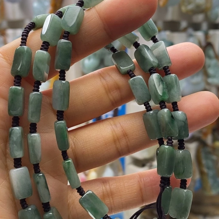 翡翠未镶嵌颈饰好