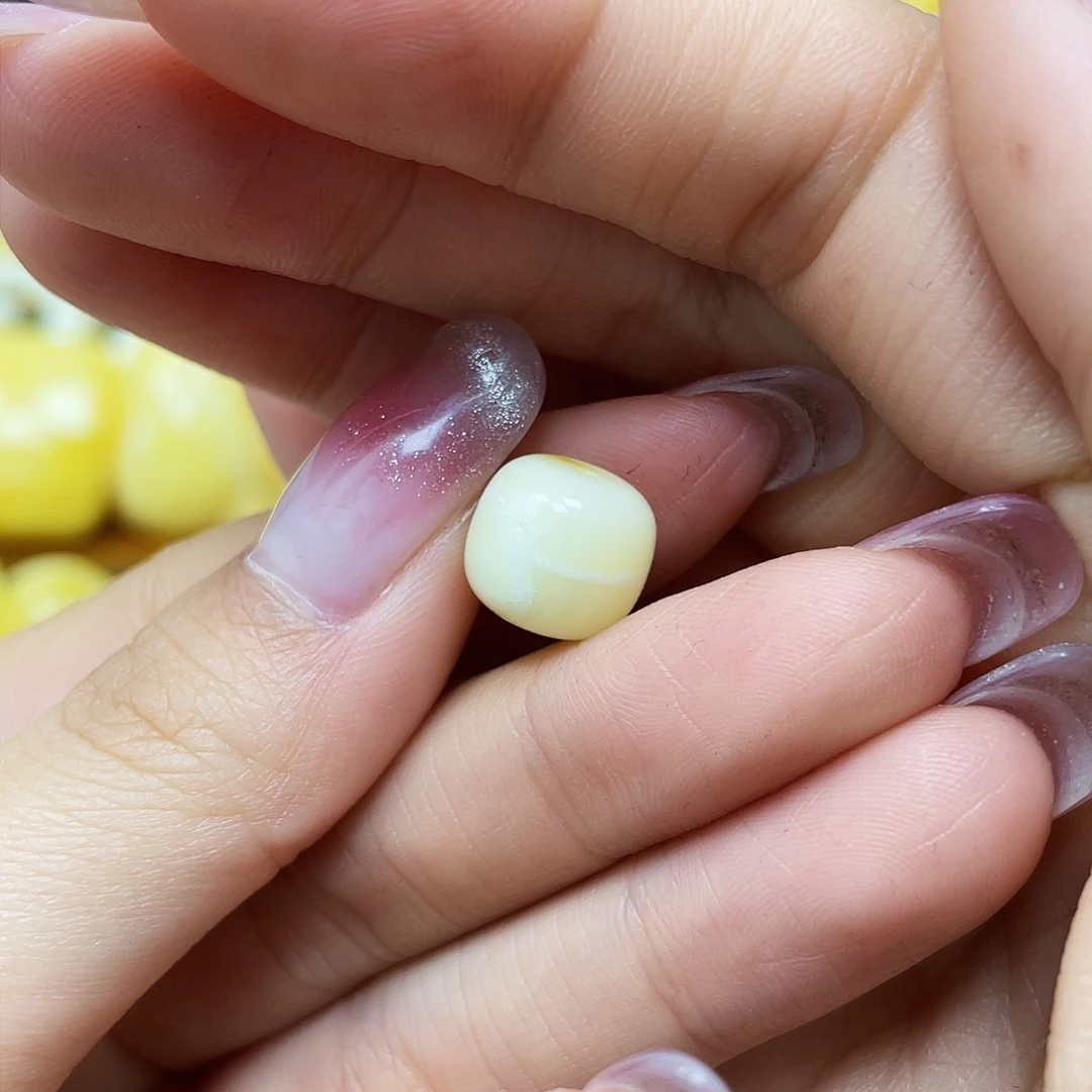 蜜蜡裸石未镶嵌老型10.8✖️9.6mm瑕疵福利