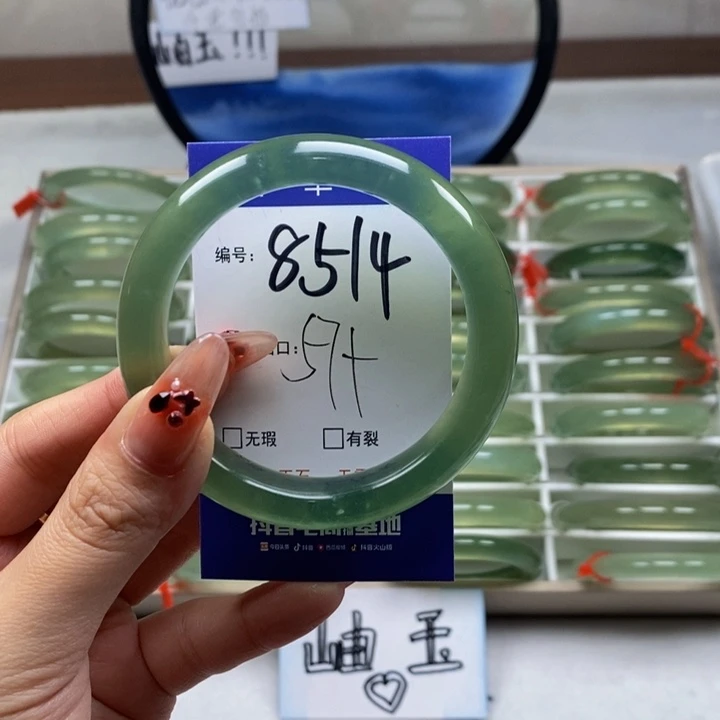 蛇纹石玉手镯未镶嵌财****贝