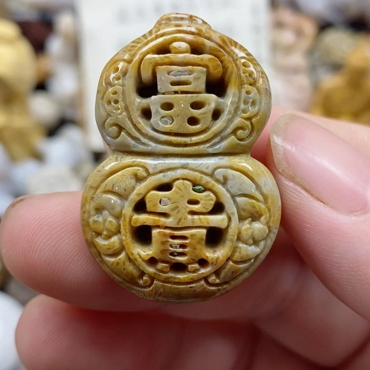 颈饰未镶嵌硅化珊瑚（珊瑚玉）小