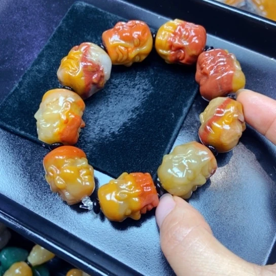 石英质玉（黄龙玉）未镶嵌颈饰