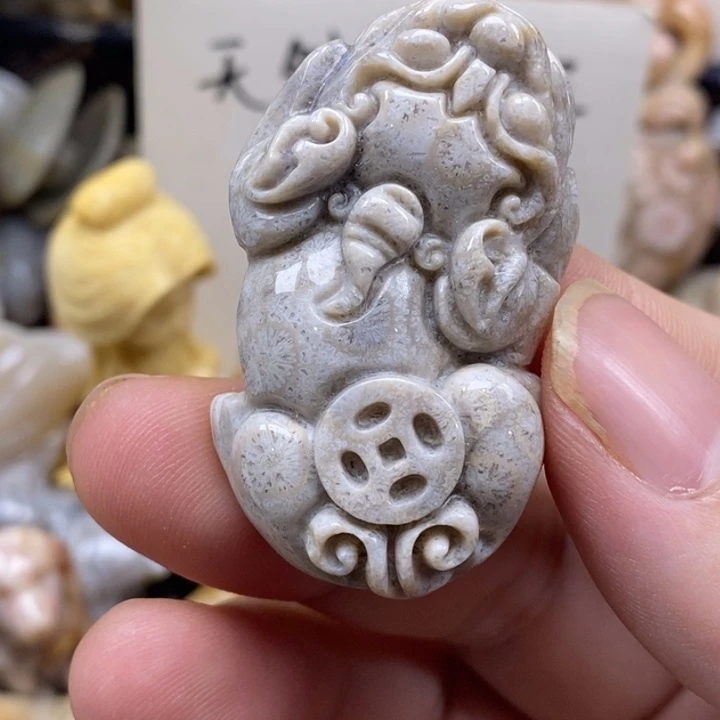 硅化珊瑚（珊瑚玉）未镶嵌颈饰