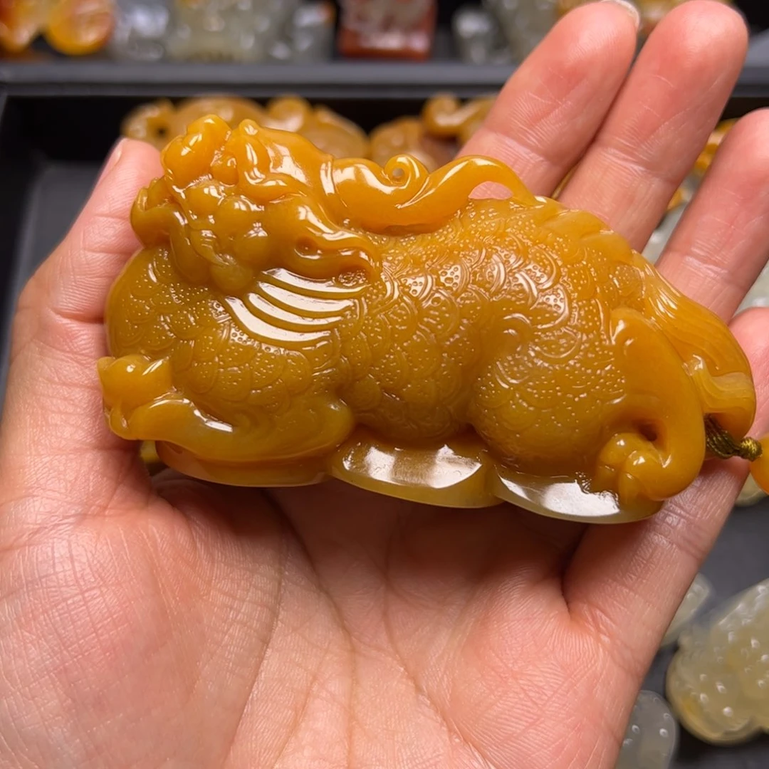 石英质玉（黄龙玉）颈饰未镶嵌k*i