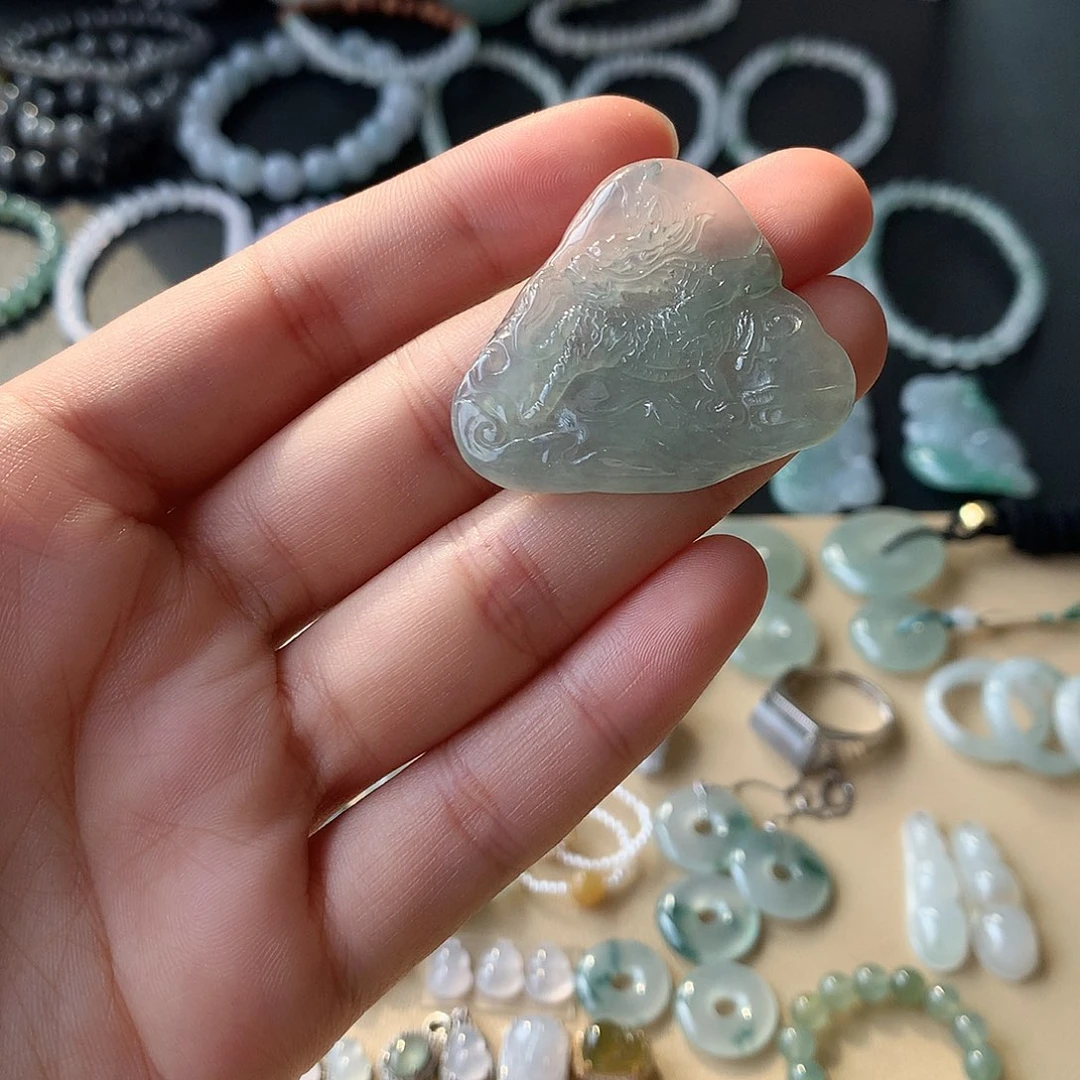 翡翠未镶嵌颈饰蟹钳