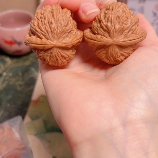 文玩核桃吊坠高配三角白狮子头大尺