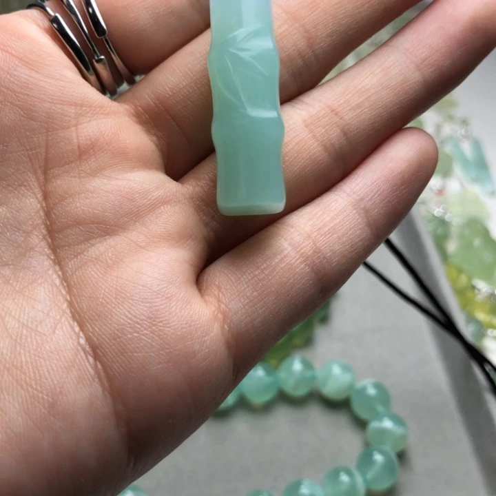 蛇纹石玉颈饰未镶嵌汐*血