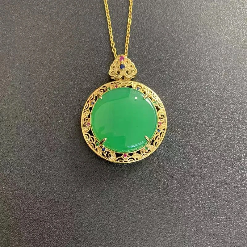 七七甄选时尚大气玉髓平安牌吊坠合金镶嵌赠链