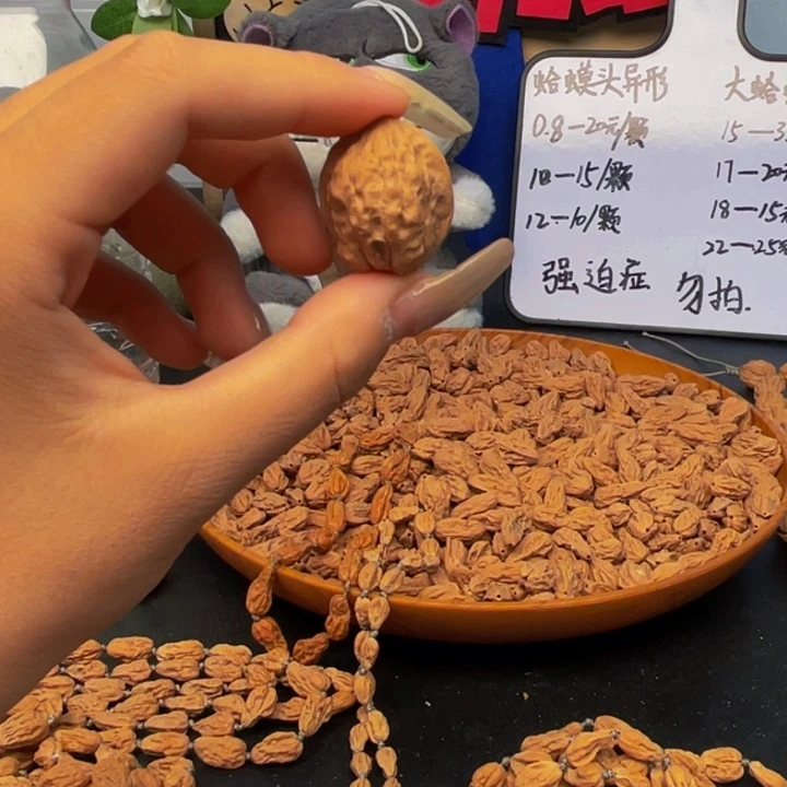 东***红吊坠文玩核桃蛤蟆