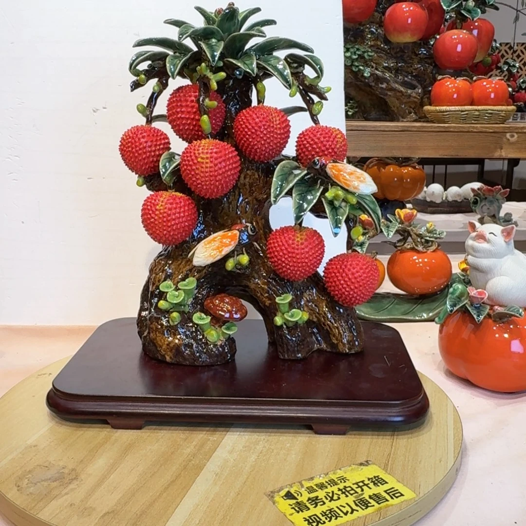 陶土彩蝉荔枝摆件