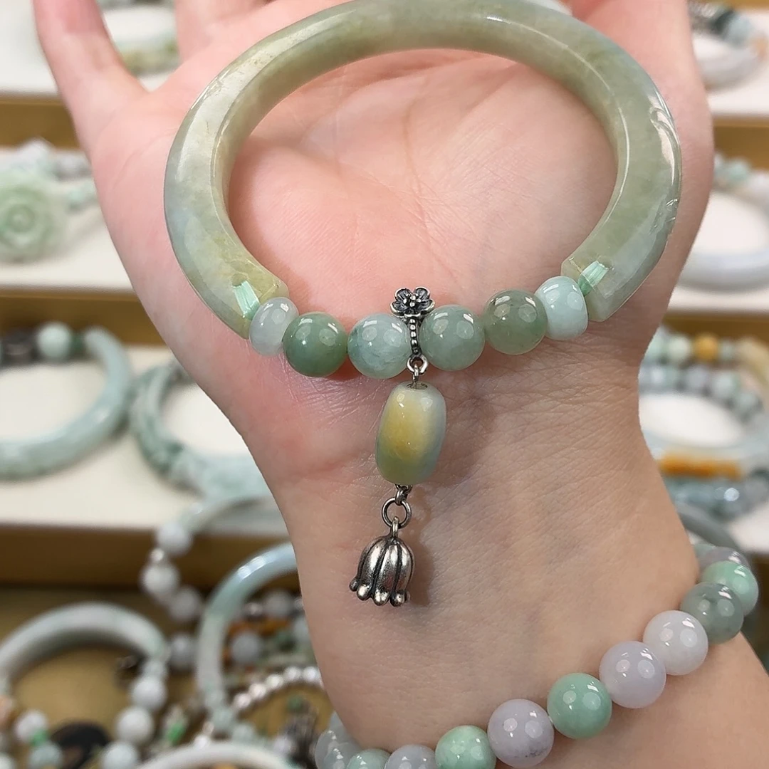 爛****翡翠未镶嵌手镯橄榄绿小细条