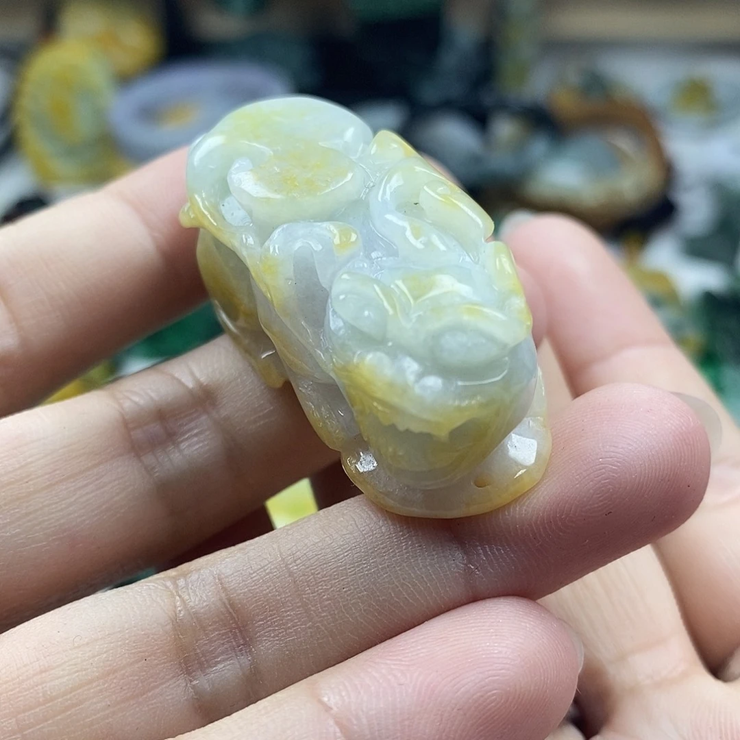 翡翠未镶嵌颈饰貔貅