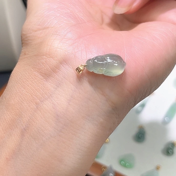 颈饰18K金镶嵌翡翠