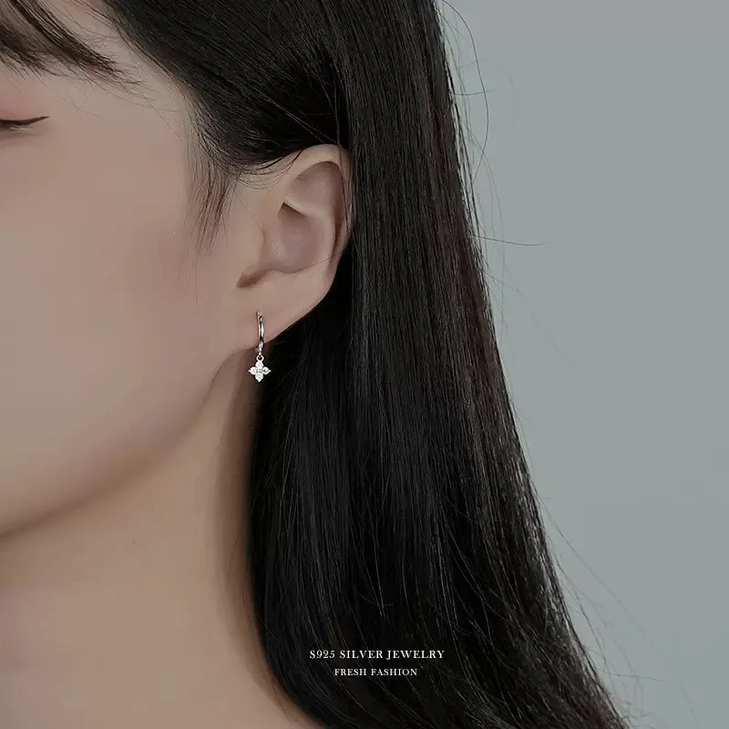 铜合金合成锆石耳饰 甜美耳扣女气质简约镶钻精致小巧四叶花耳饰