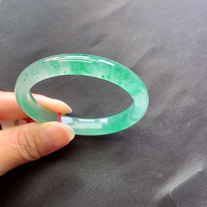 未镶嵌手镯石英质玉