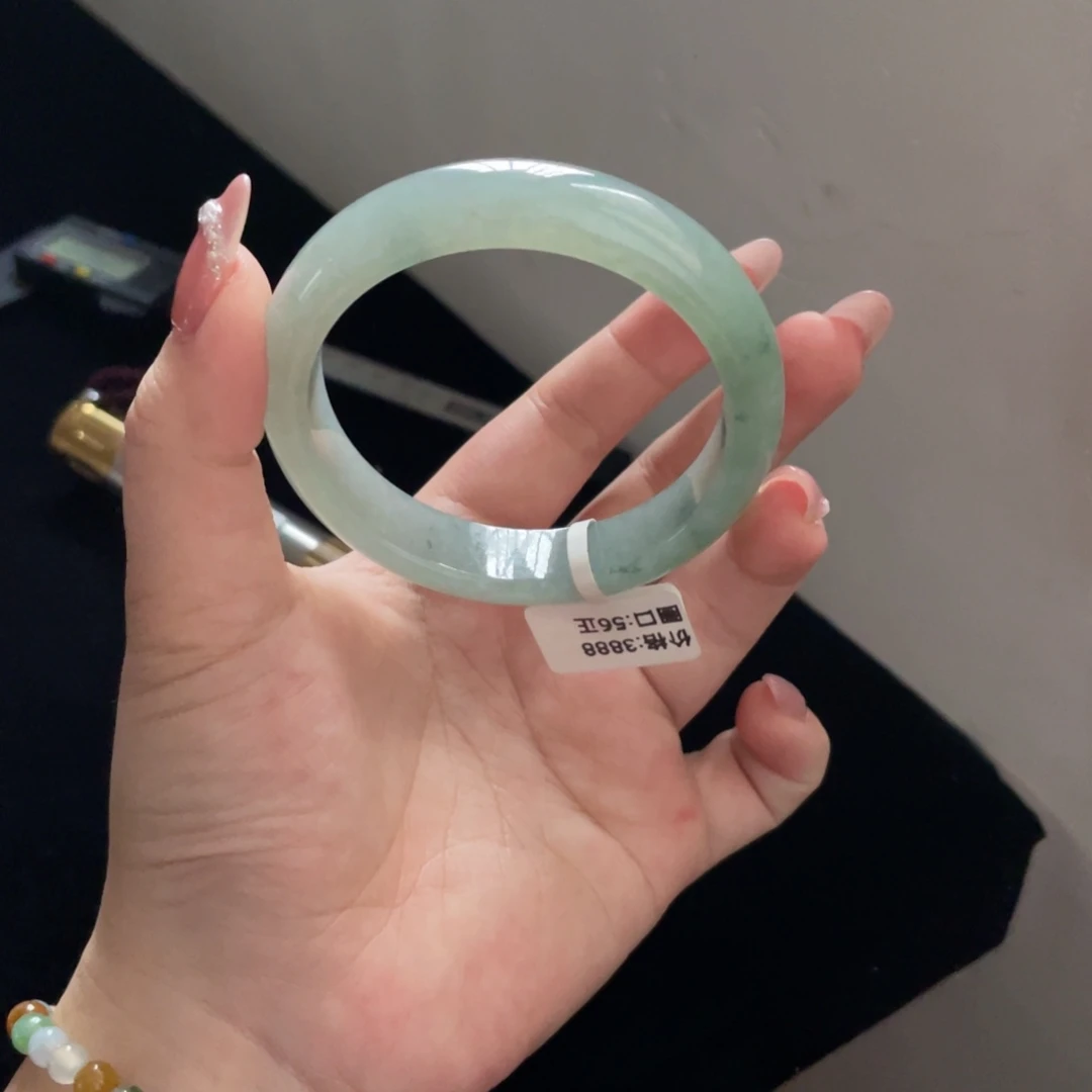 翡翠手镯未镶嵌翡翠手镯
