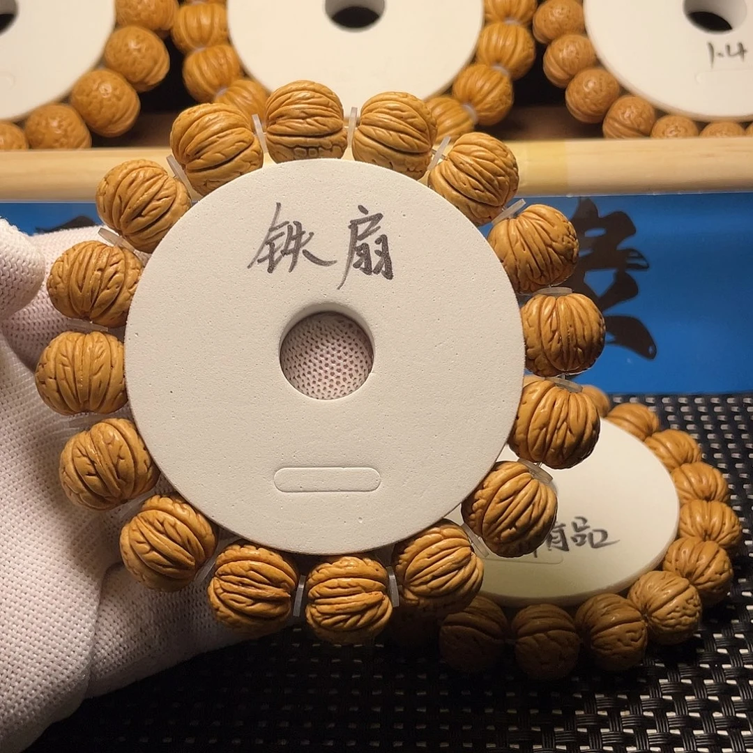 大***天桃木铁扇桃核，皮质好，密度大