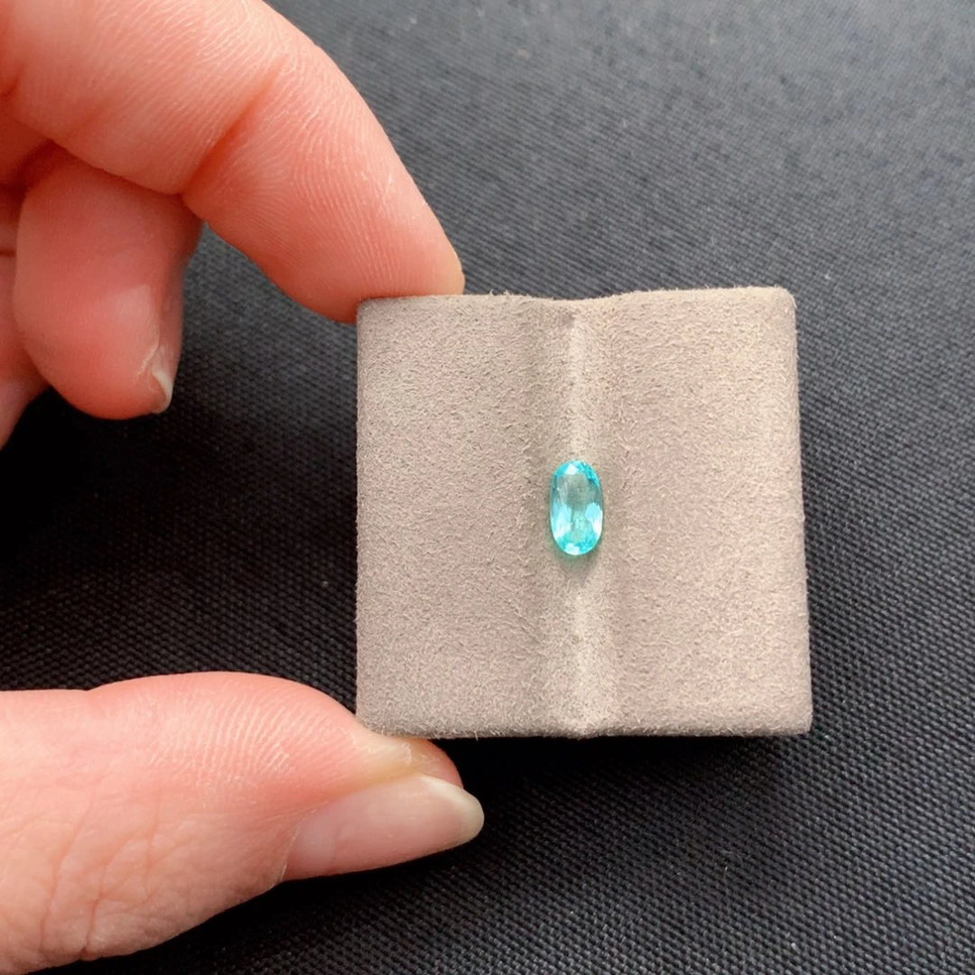 帕拉依巴碧玺未镶嵌珠宝半成品0.52ct
