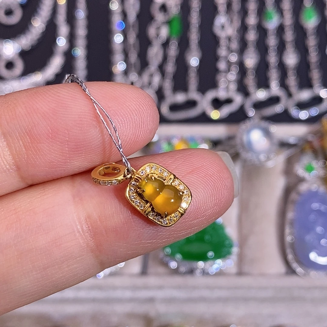 翡翠18K金镶嵌颈饰