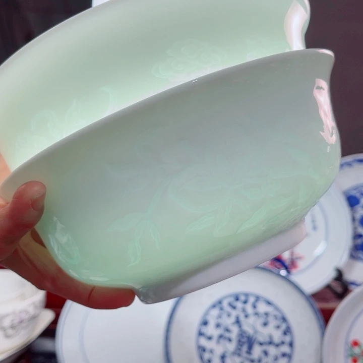 青花玲珑7寸面碗祥云。寿桃各一个佐**嘻