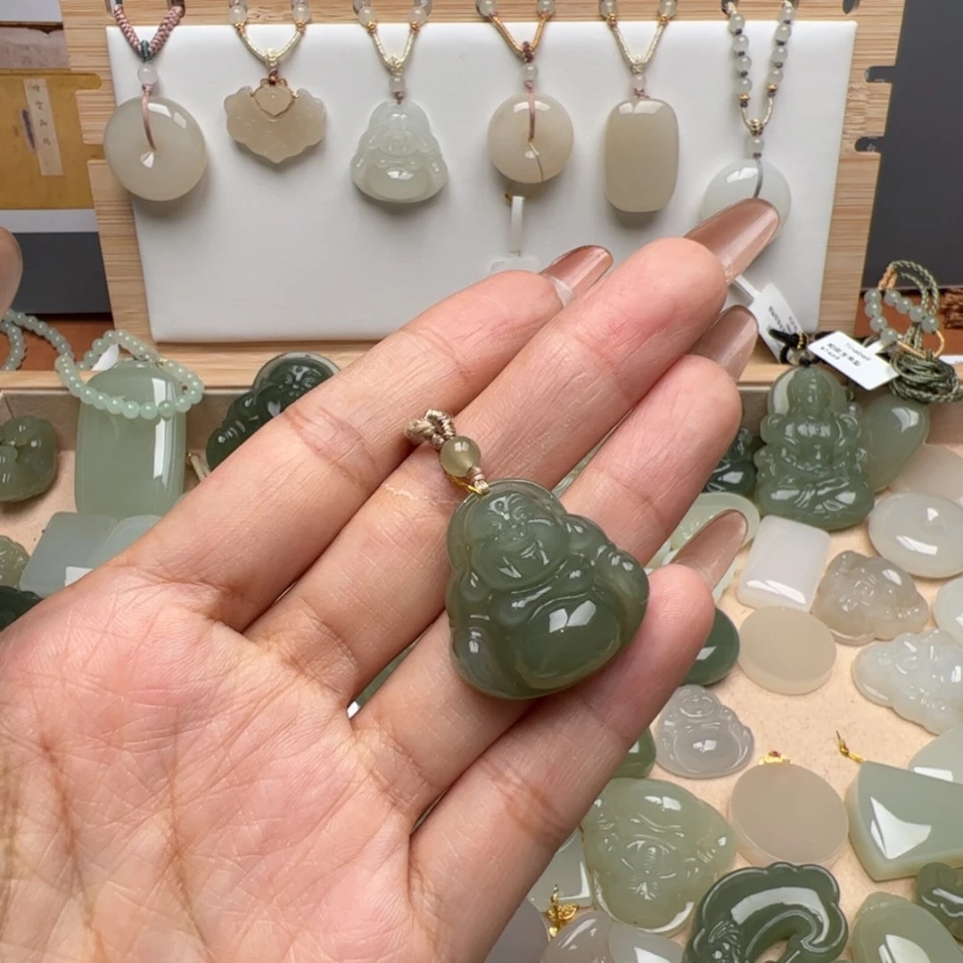 和田玉未镶嵌颈饰