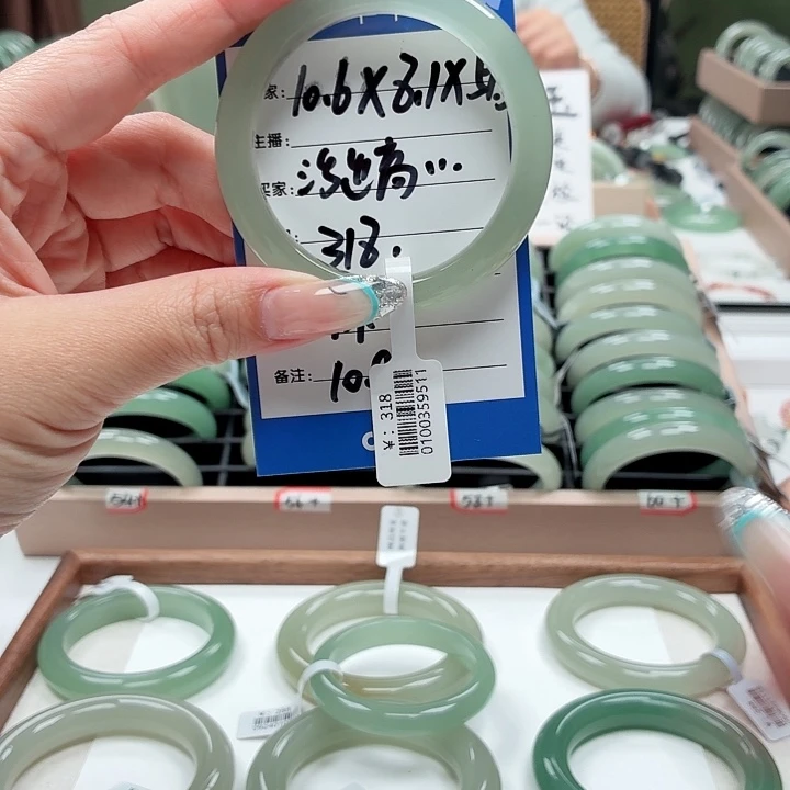 活***勢石英质玉未镶嵌手镯
