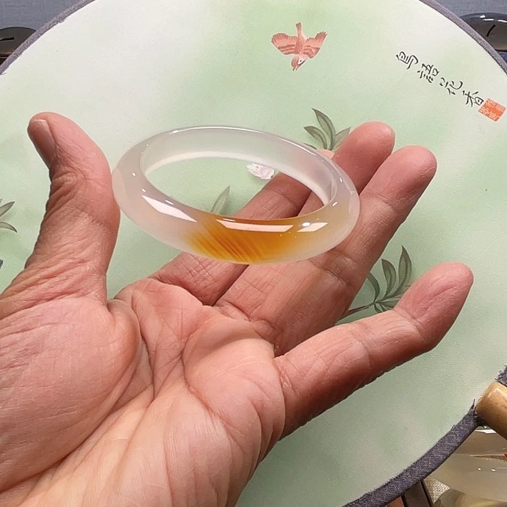 二***半玛瑙/玉髓未镶嵌手镯