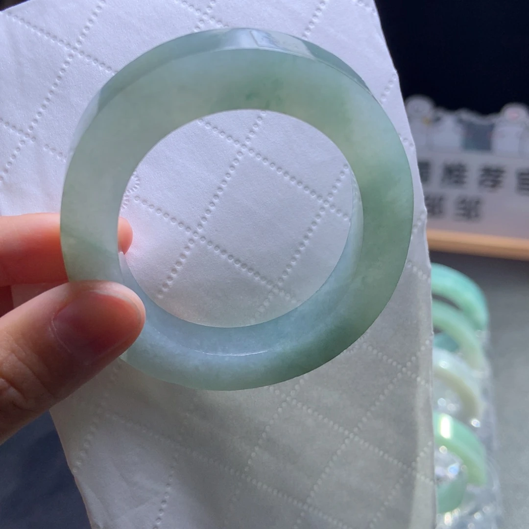 定制翡翠未镶嵌翡翠手镯