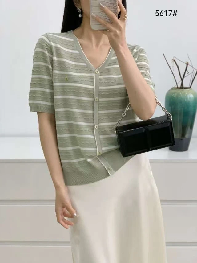 2025夏季新款轻奢时尚拼色洋气条纹V领开衫显瘦针织衫5617