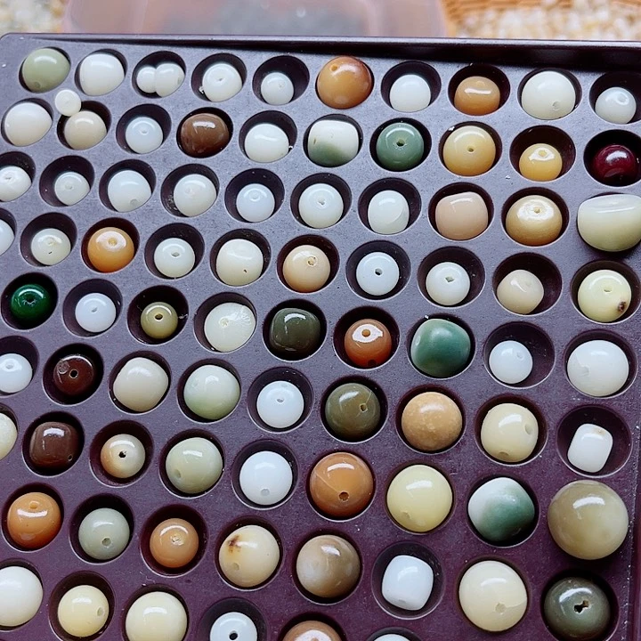 白玉菩提吊坠瑕疵混珠300卡灯牌宠300颗