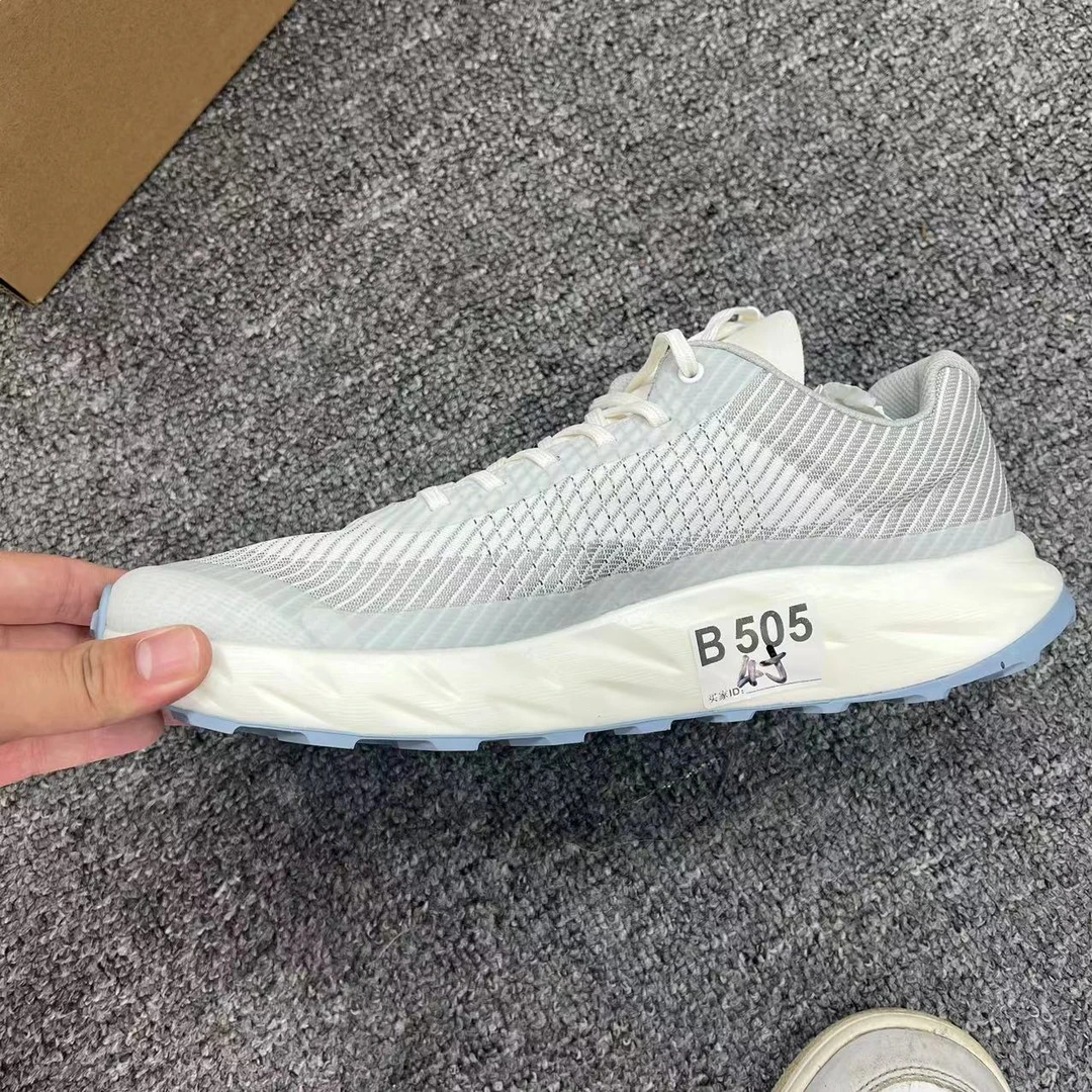 3号上新款男女高端户外休闲鞋 B505