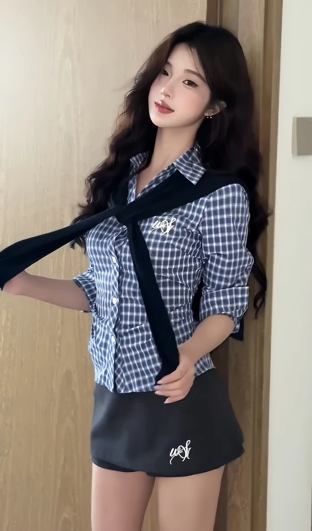 时尚通勤风女士衬衫修身格子高级感衬衣韩系+新款短裙+披肩三件套