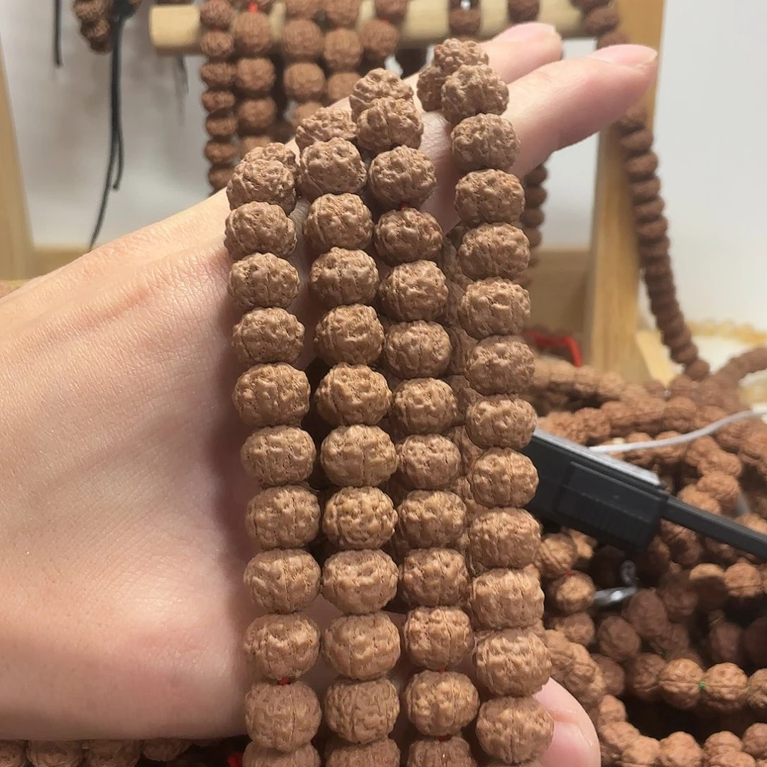 呆***c吊坠金刚菩提帝王花，一条保手持