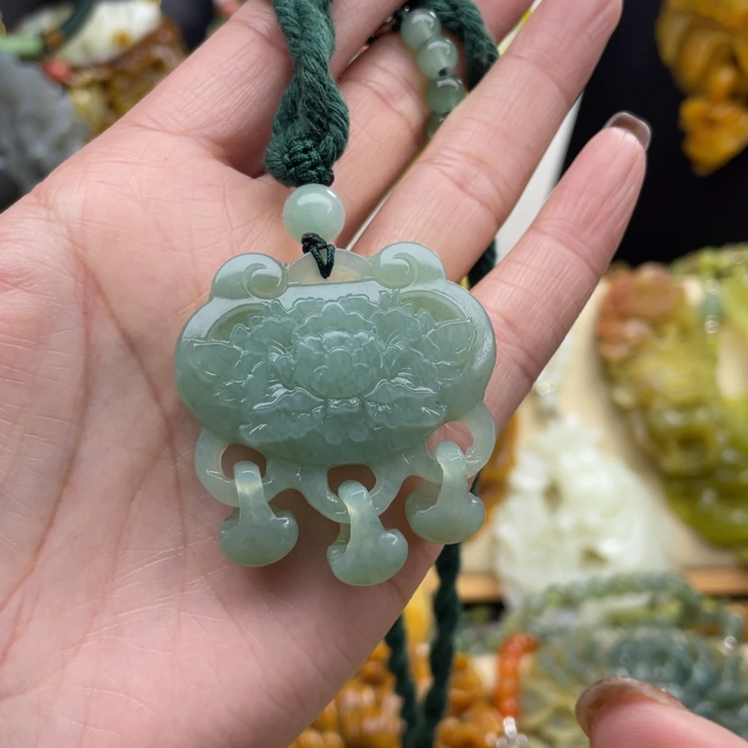 未镶嵌蛇纹石玉颈饰