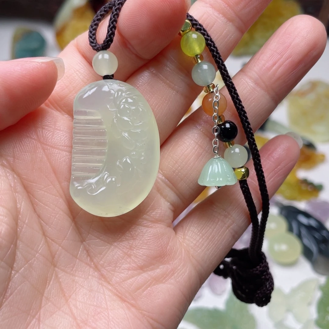 蛇纹石玉颈饰未镶嵌