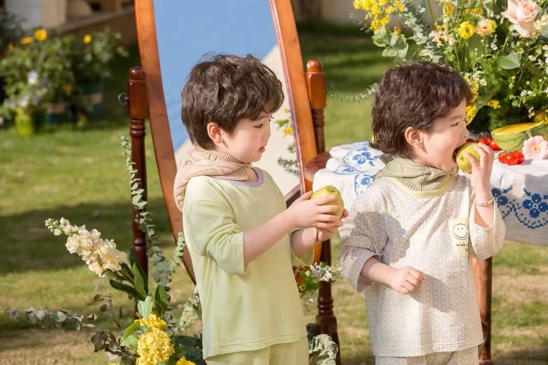 三只小鸭糖果色笑脸空调服       1001