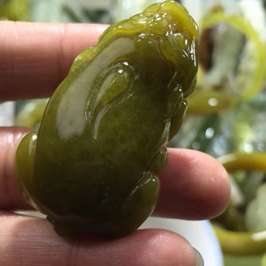 岫玉未镶嵌吊坠吊坠