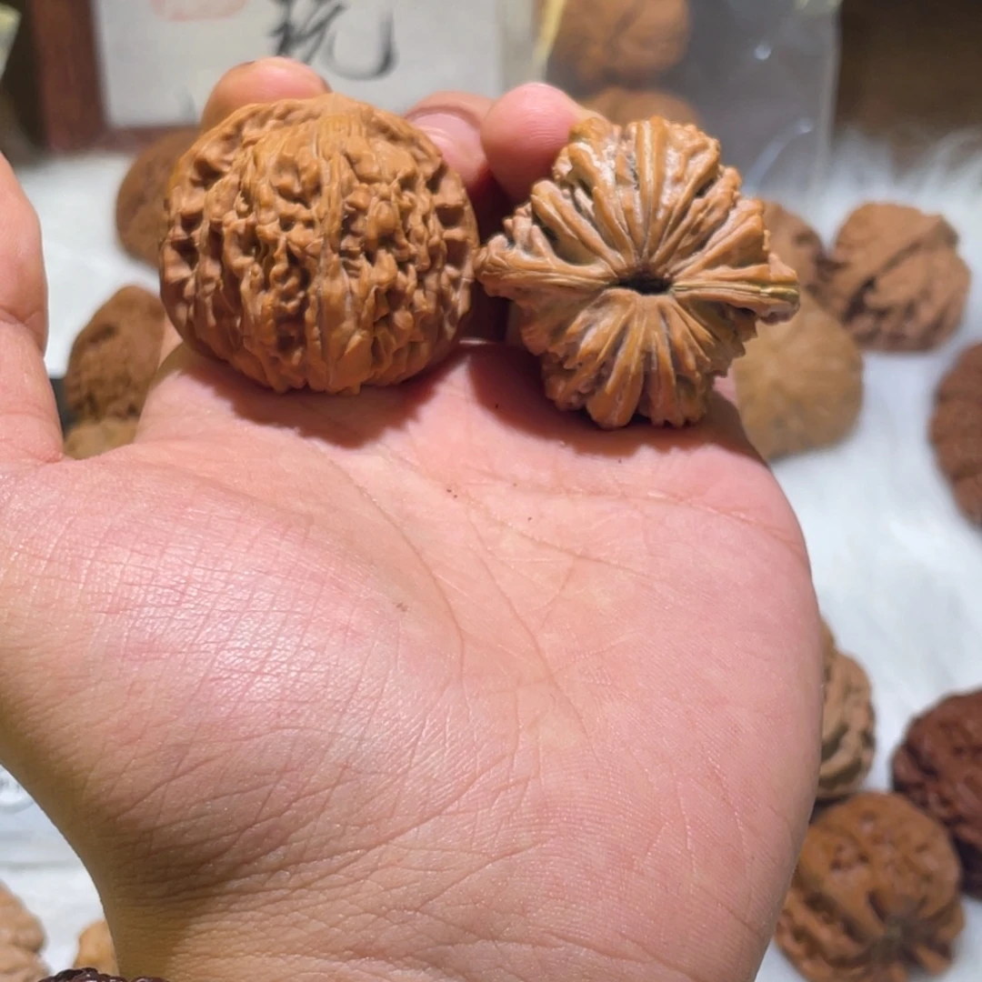 40红皮楼文玩核桃