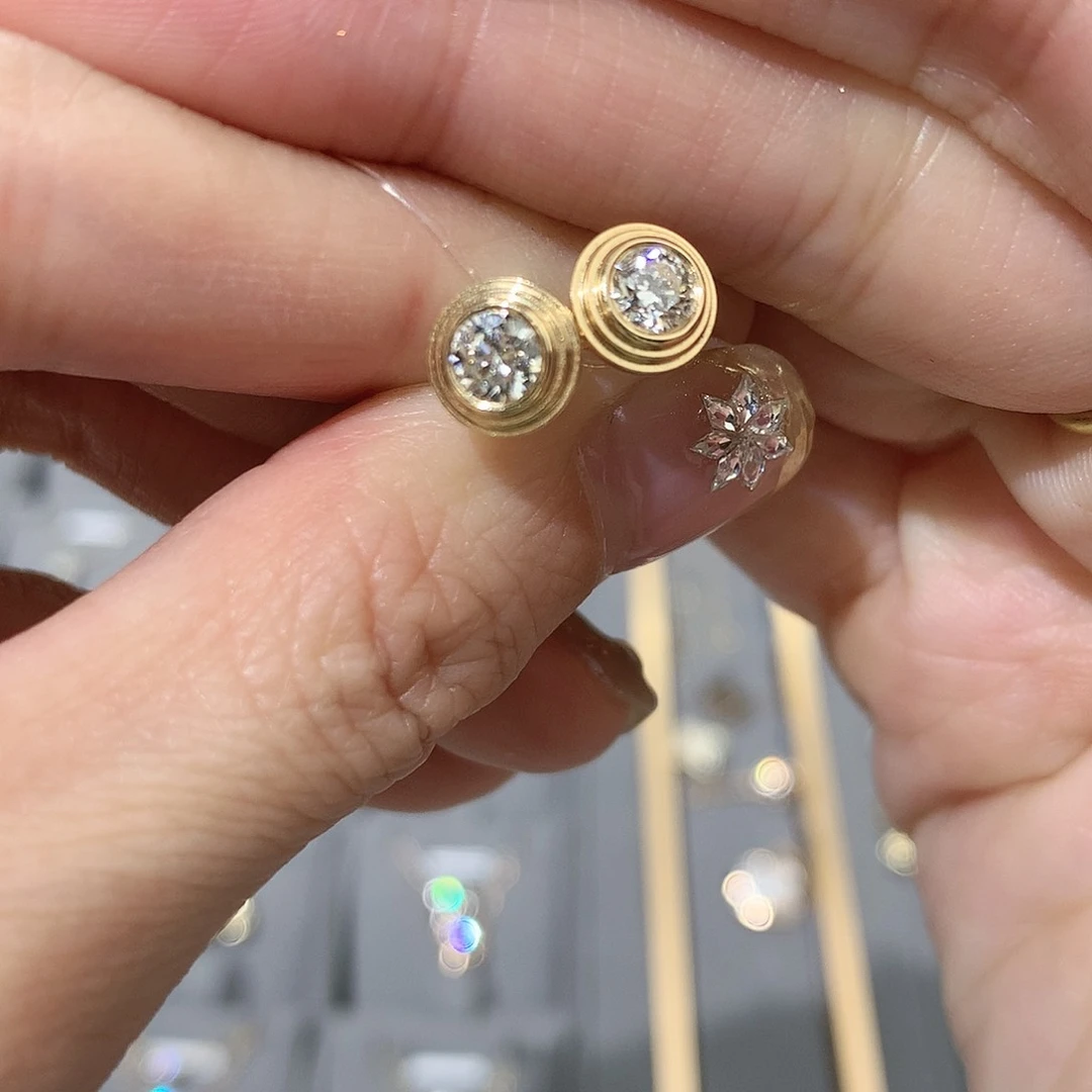 钻石颈饰18K金镶嵌明**空耳钉