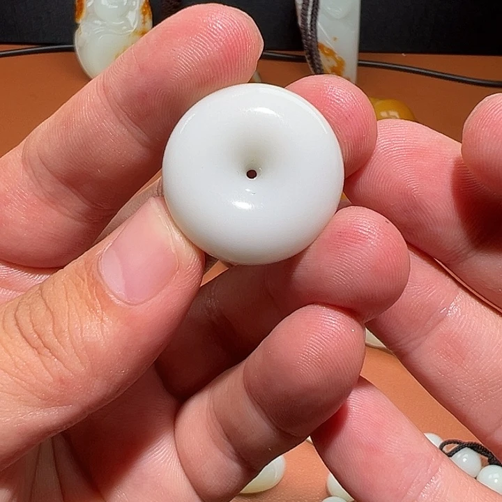 颈饰未镶嵌和田玉