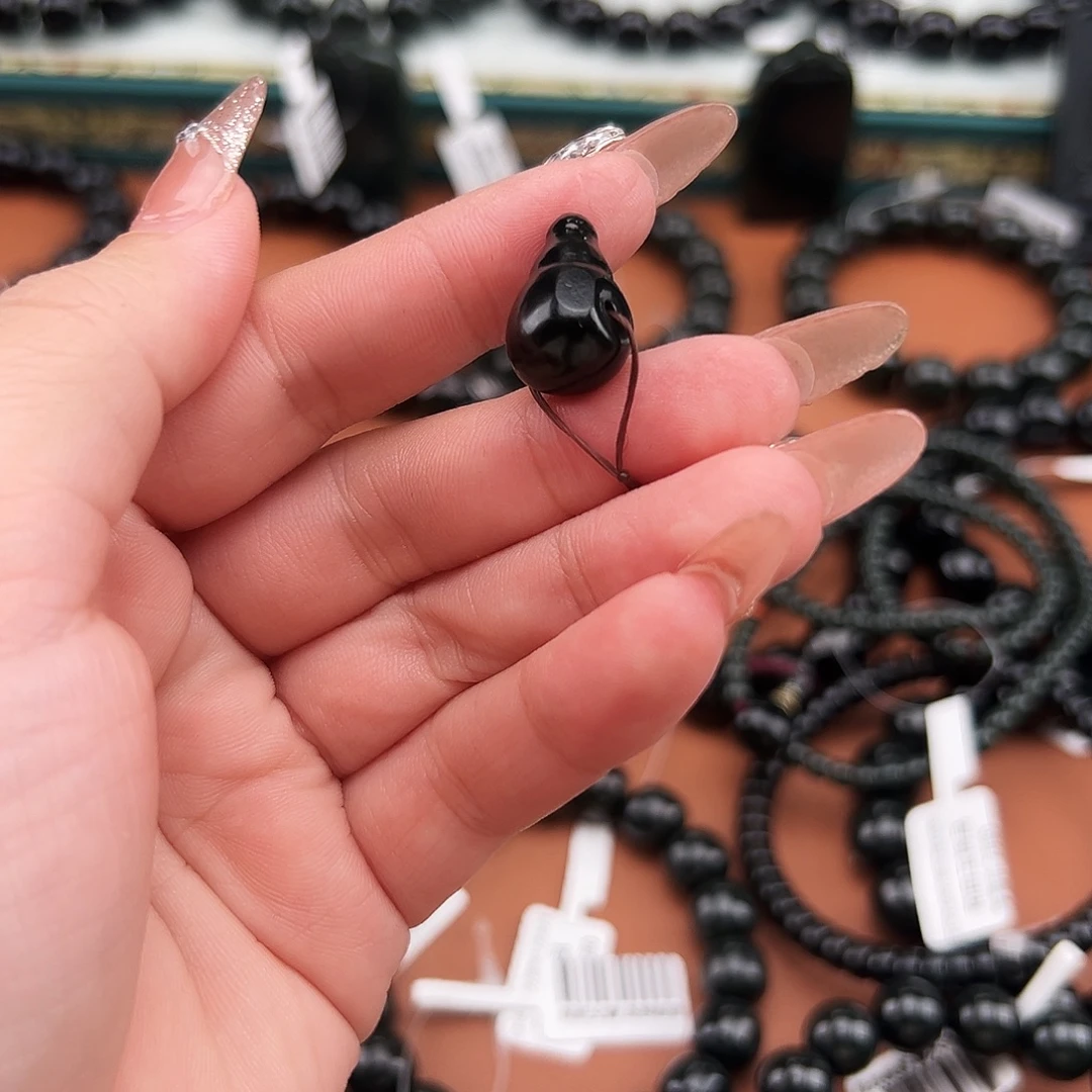 绿***哥和田玉未镶嵌手串