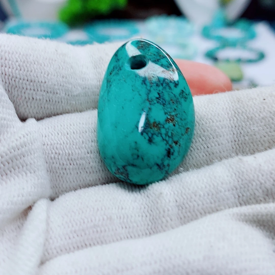 绿松石未镶嵌颈饰